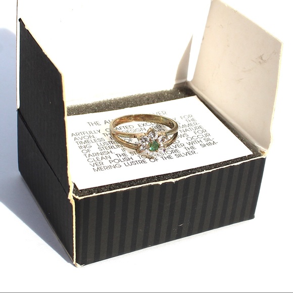 Vintage Avon Genuine Emerald & Cubic Zirconia Sterling Silver Flower Ring Size 9 - Picture 4 of 9